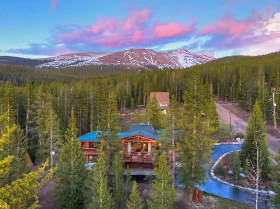 Hot Tub • Game Room • 8 Min from Breck Main St